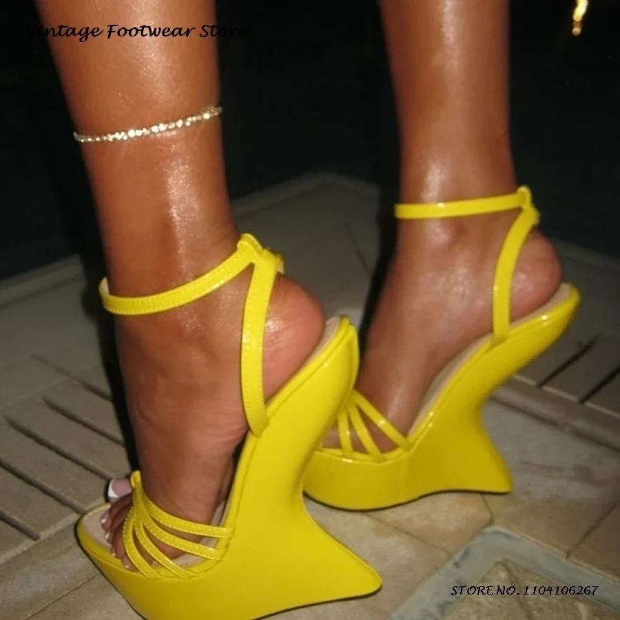 Sandal Strappy Heeled - Sandali con cinturino con plateau color